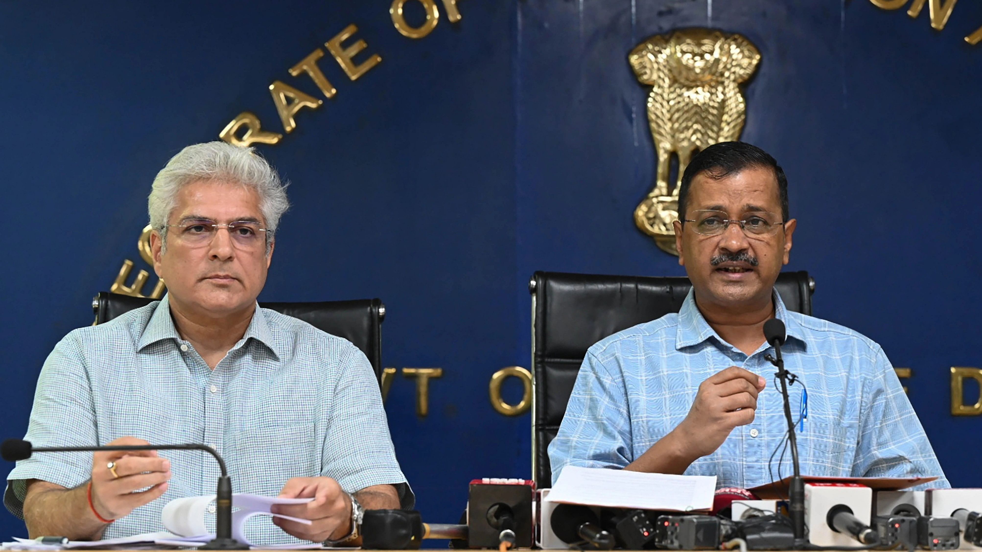 <div class="paragraphs"><p>(R) Delhi Chief Minister Arvind Kejriwal with (L) Transport Minister Kailash Gahlot </p></div>