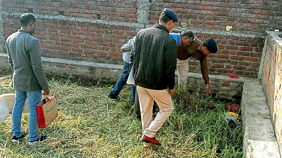 <div class="paragraphs"><p>Police personnel investigate at the incident site after alleged gangrape of two minor girls, at Phulwari Sharif area, in Patna.&nbsp;</p></div>