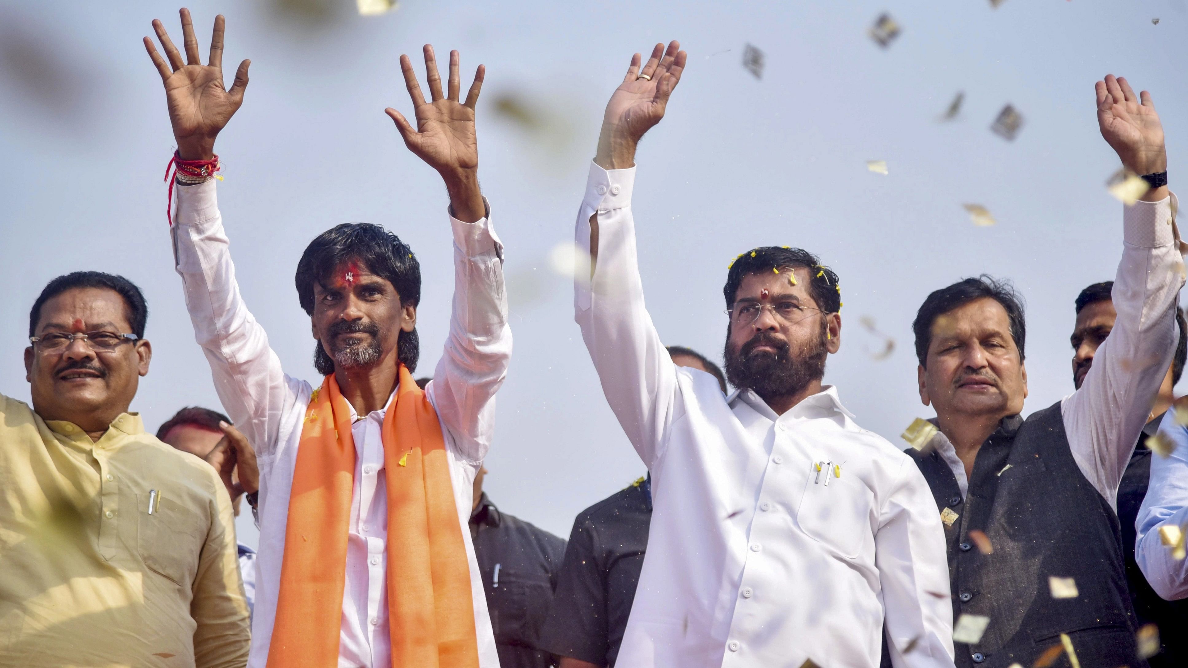 <div class="paragraphs"><p>Maharashtra Chief Minister Eknath Shinde with Maratha reservation activist Manoj Jarange Patil at the protest venue after after the state government accepted the latter's demands, in Navi Mumbai, Saturday, Jan. 27, 2024. </p></div>