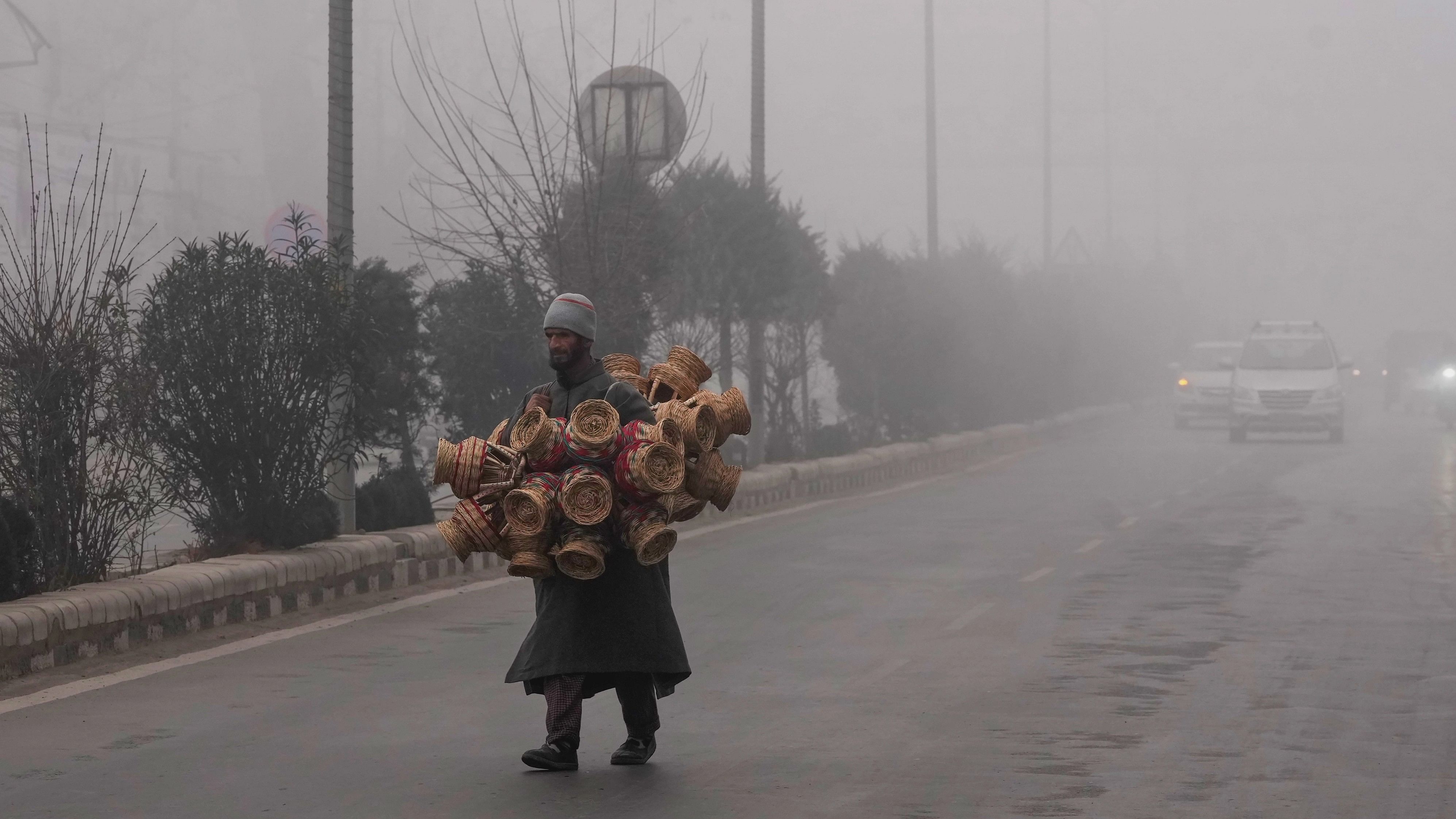 <div class="paragraphs"><p>Officials said that&nbsp;thin layer of ice had formed over the surface of the Dal Lake as Srinagar city recorded a minimum temperature of minus 4.8 degrees Celsius for the second consecutive night.</p></div>