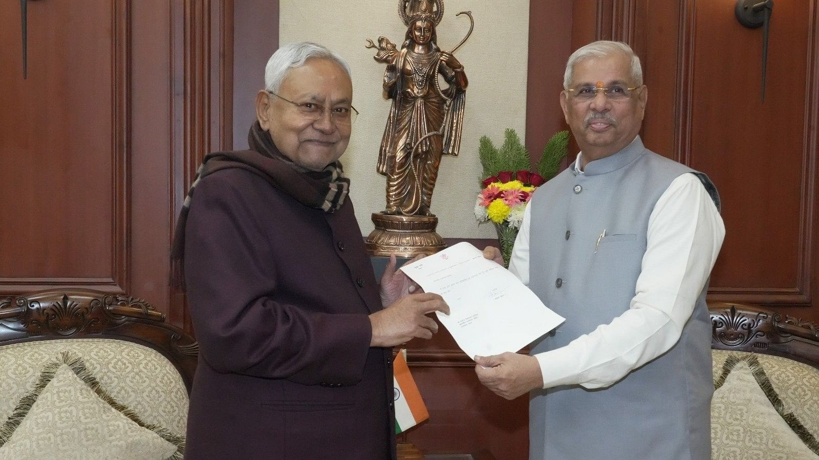 <div class="paragraphs"><p>Nitish submitted his resignation letter to Governor Rajendra Vishwanath Arlekar.</p></div>