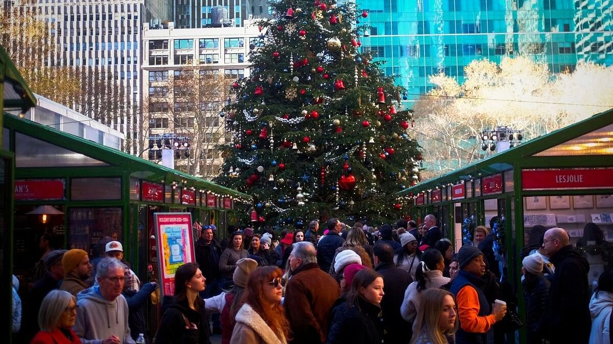 <div class="paragraphs"><p>Shoppers at the the seasonal Bryant Park Winter Village in New York.</p></div>