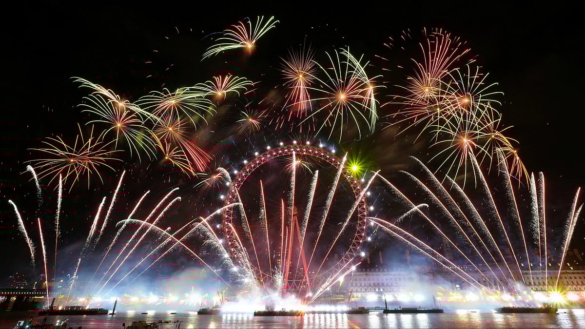 Happy New Year Spectacular fireworks mark the beginning of 2024