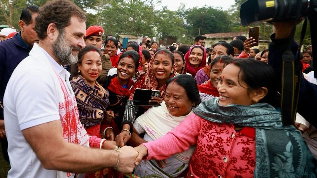 <div class="paragraphs"><p>Assamese women meeting Rahul Gandhi.</p></div>