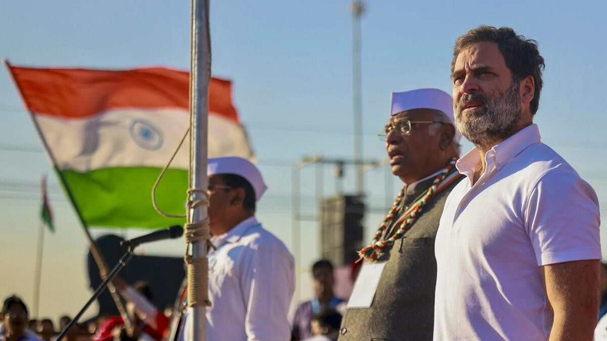 <div class="paragraphs"><p>Congress leader Rahul Gandhi with party's President Mallikarjun Kharge during the launch of the 'Bharat Jodo Nyay Yatra', in Thoubal district, Manipur, Sunday, Jan. 14, 2024.</p></div>