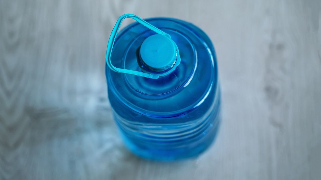 <div class="paragraphs"><p>Representative image of a water bottle</p></div>