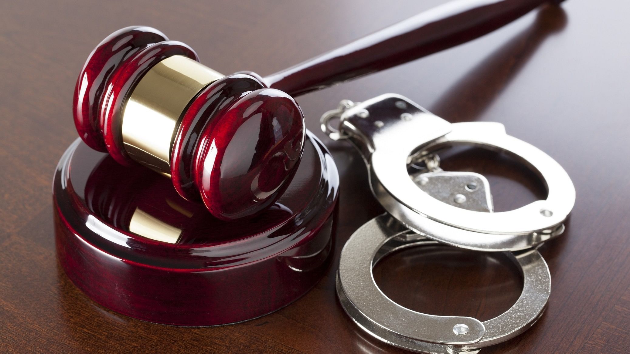 <div class="paragraphs"><p>Representative image of handcuff and gavel</p></div>