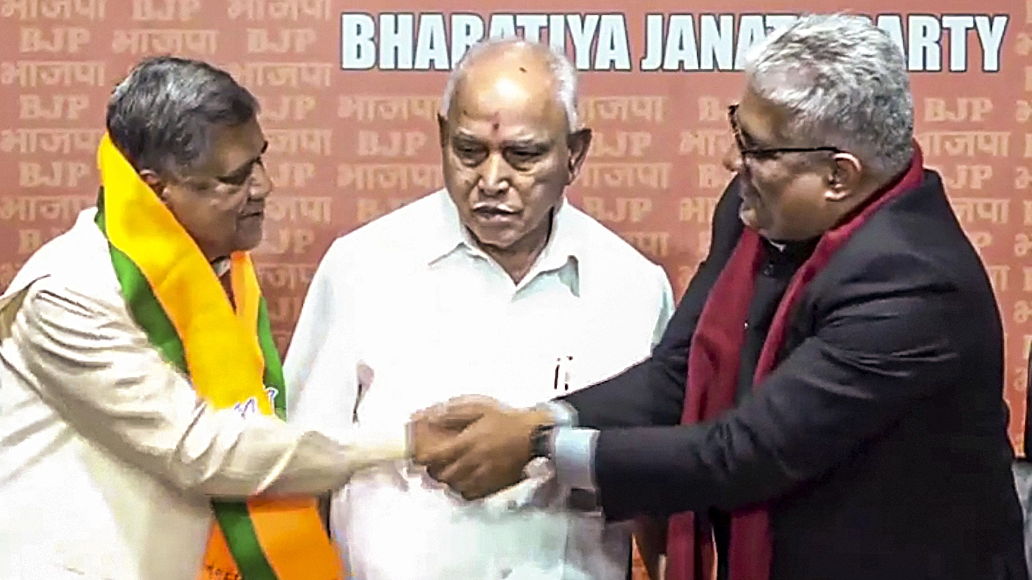 <div class="paragraphs"><p>Former Karnataka CM Jagadish Shettar, who joined the Congress last year before the Karnataka assembly election, rejoins BJP in the presence of party leaders BS Yediyrappa and Bhuendra Yadav, in New Delhi.&nbsp;</p></div>