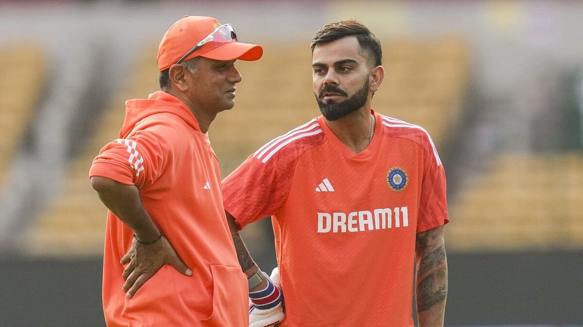 <div class="paragraphs"><p>Rahul Dravid (L) and Virat Kohli.</p></div>