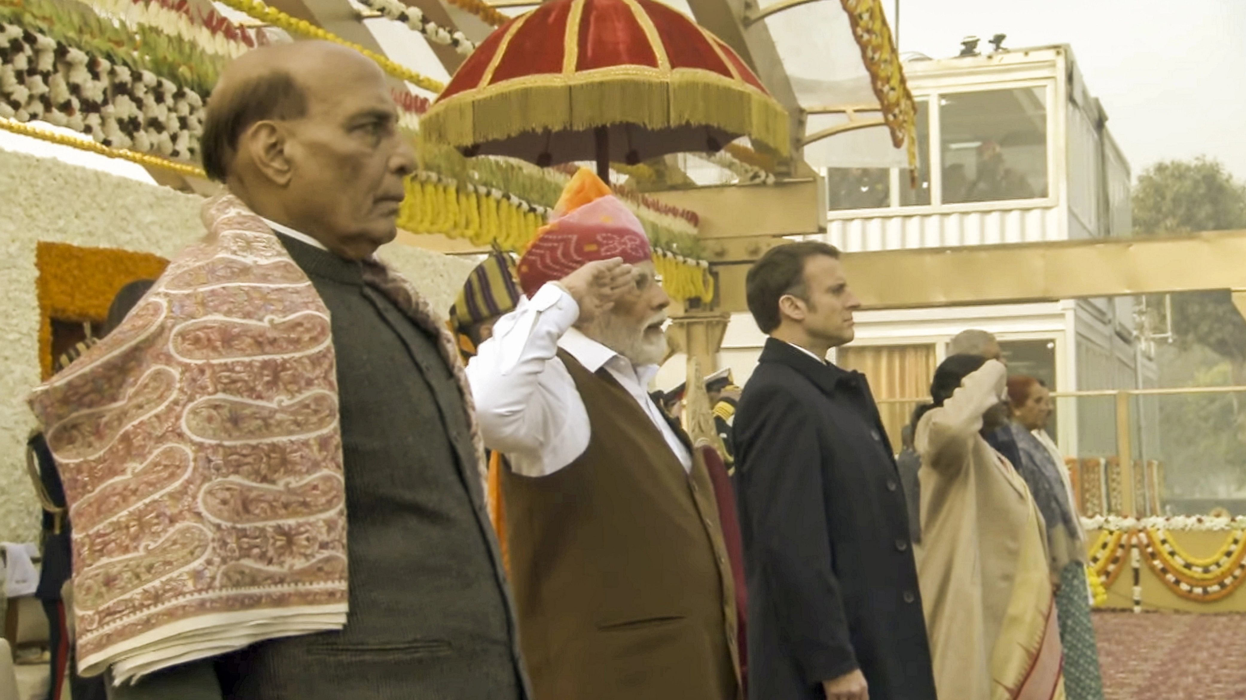 <div class="paragraphs"><p>President Droupadi Murmu with Prime Minister Narendra Modi, Defence Minister Rajnath SIngh and French President Emmanuel Macron salutes after unfurling the national flag during the 75th Republic Day function, at the Kartavya Path in New Delhi, Friday, January 26, 2024.</p></div>