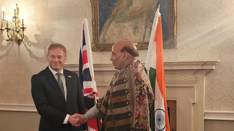 <div class="paragraphs"><p>Defence Minister Rajnath Singh with his British counterpart Grant Shapps.</p></div>