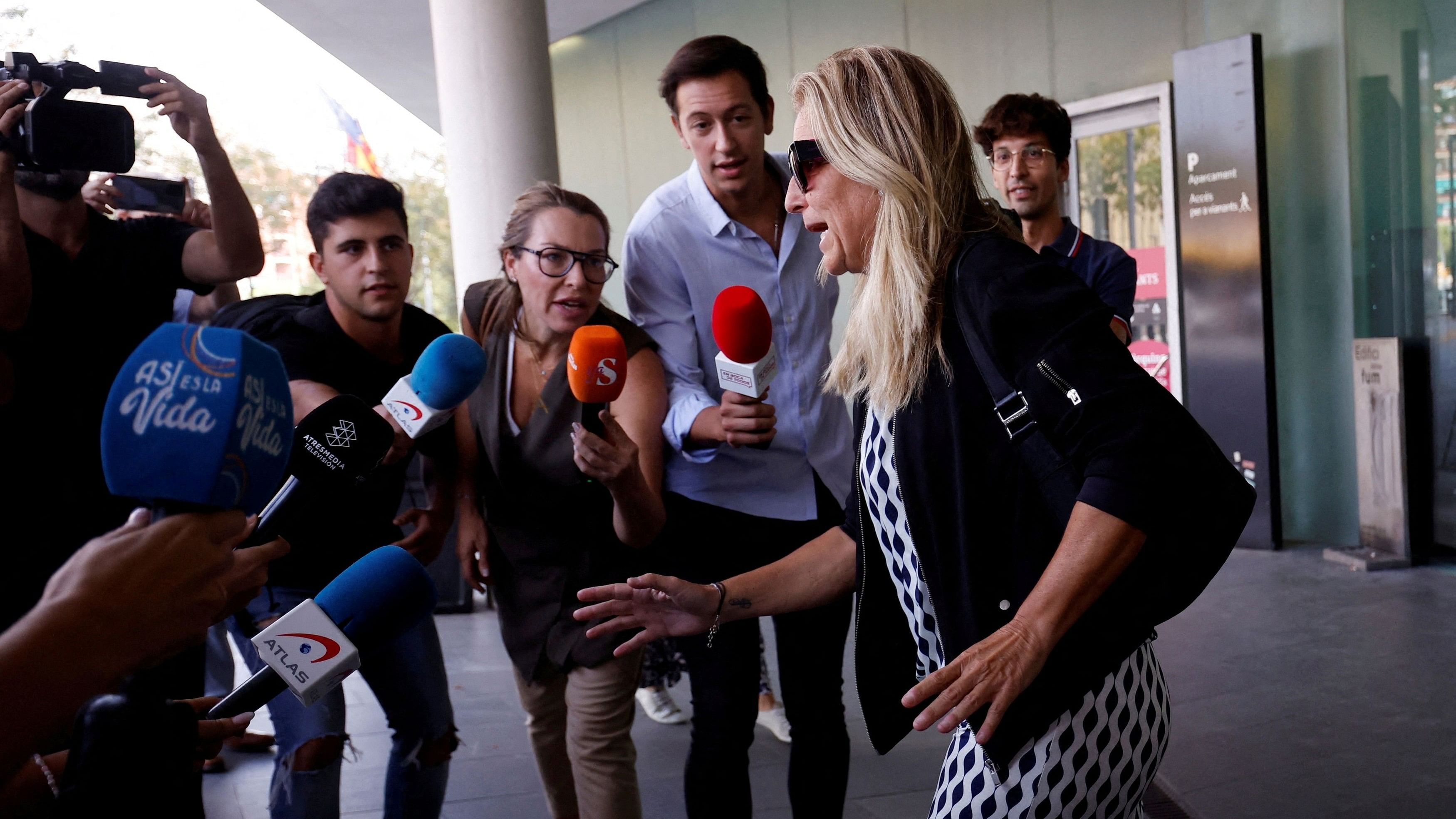 <div class="paragraphs"><p>FILE PHOTO: Former tennis player Arantxa Sanchez Vicario leaves court in Barcelona accused of fraudulently transferring assets to avoid paying a debt - Barcelona, Spain - September 12, 2023.</p></div>
