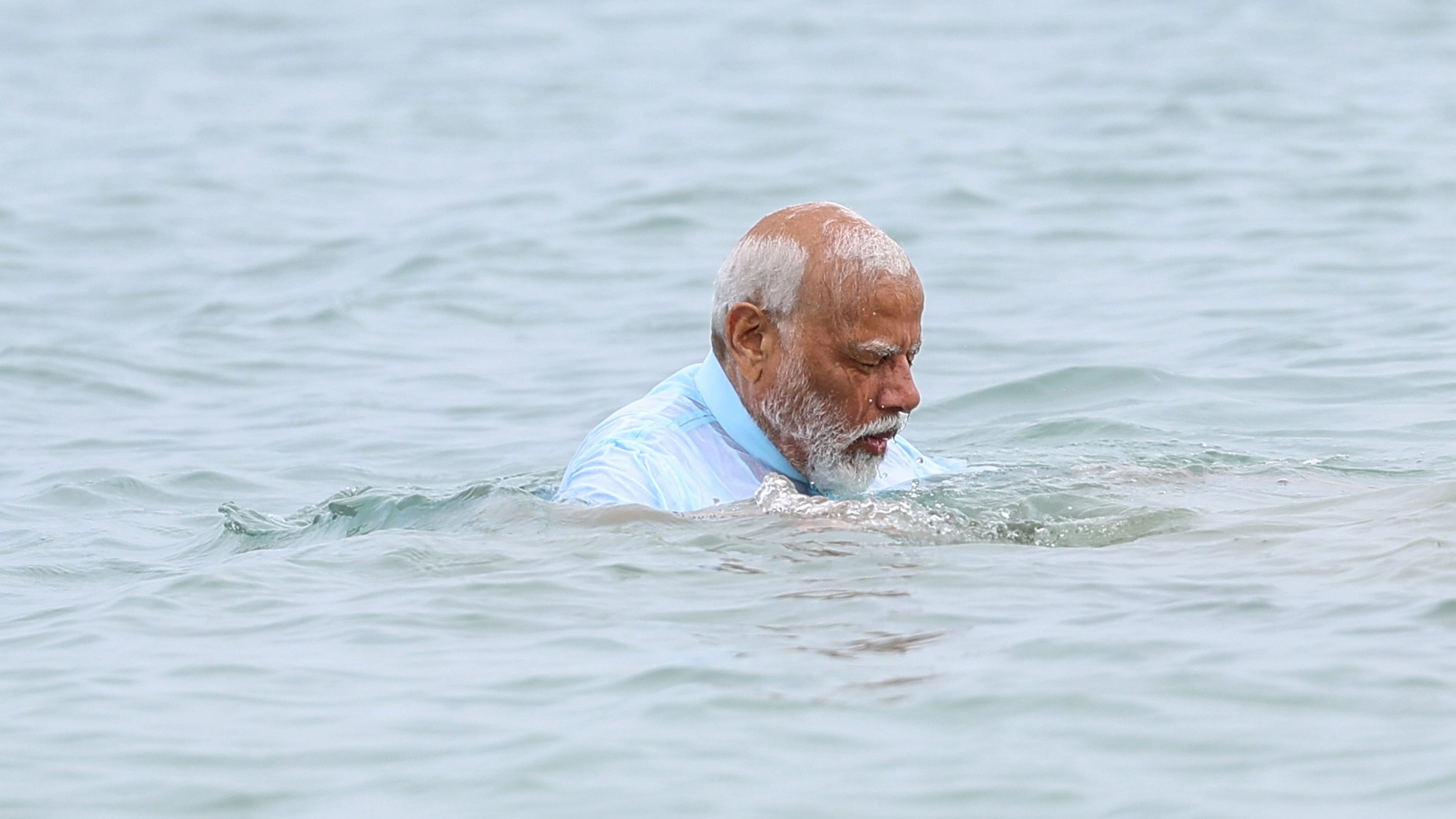 <div class="paragraphs"><p> Prime Minister Narendra Modi takes a holy dip in the sea at Ramanathaswamy Temple, in Rameshwaram, Saturday, Jan. 20, 2024. </p></div>