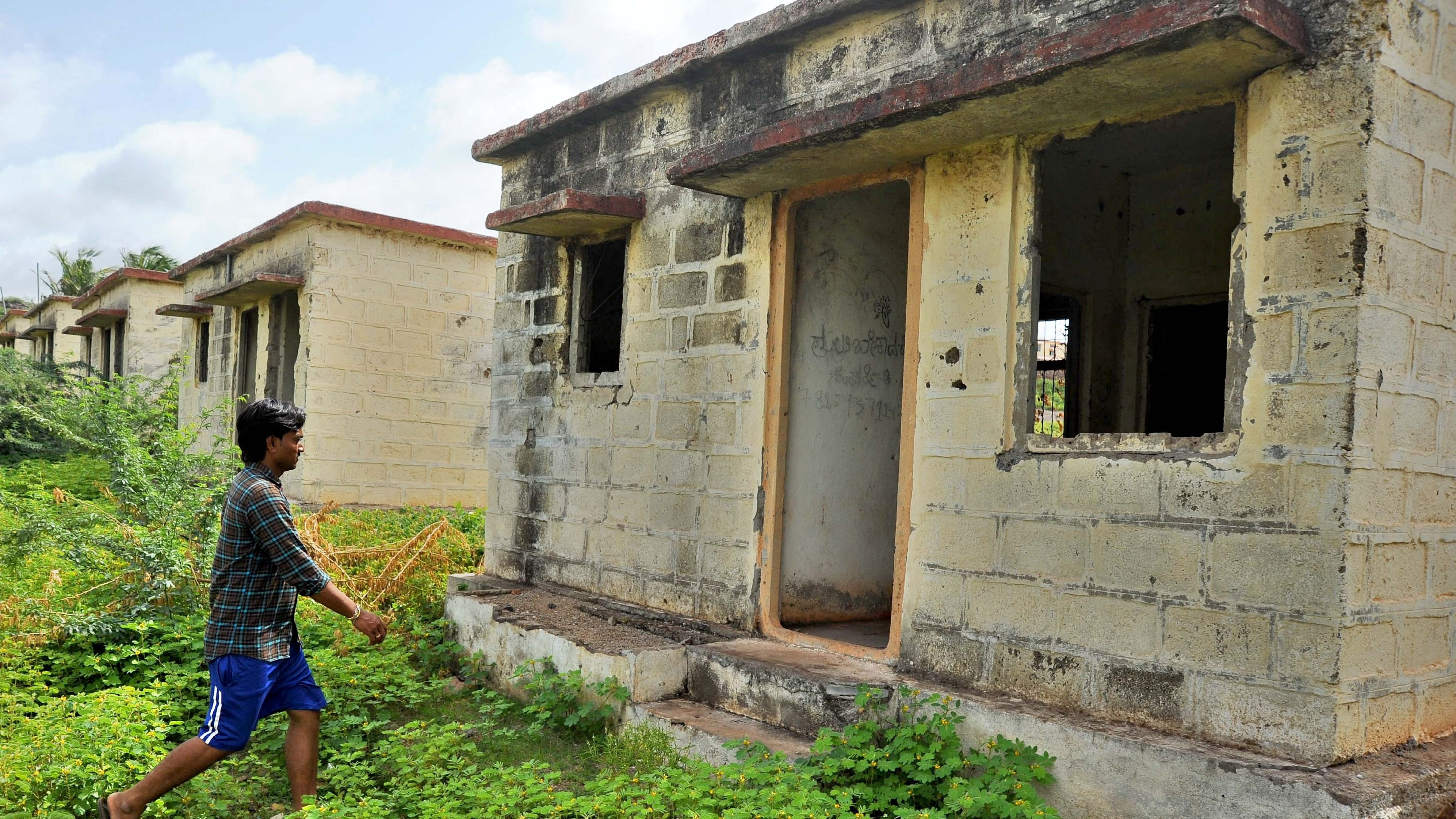 <div class="paragraphs"><p>View of bad condition of houses built under Ashraya housing scheme at Kamatagi village in Bagalkot. </p></div>