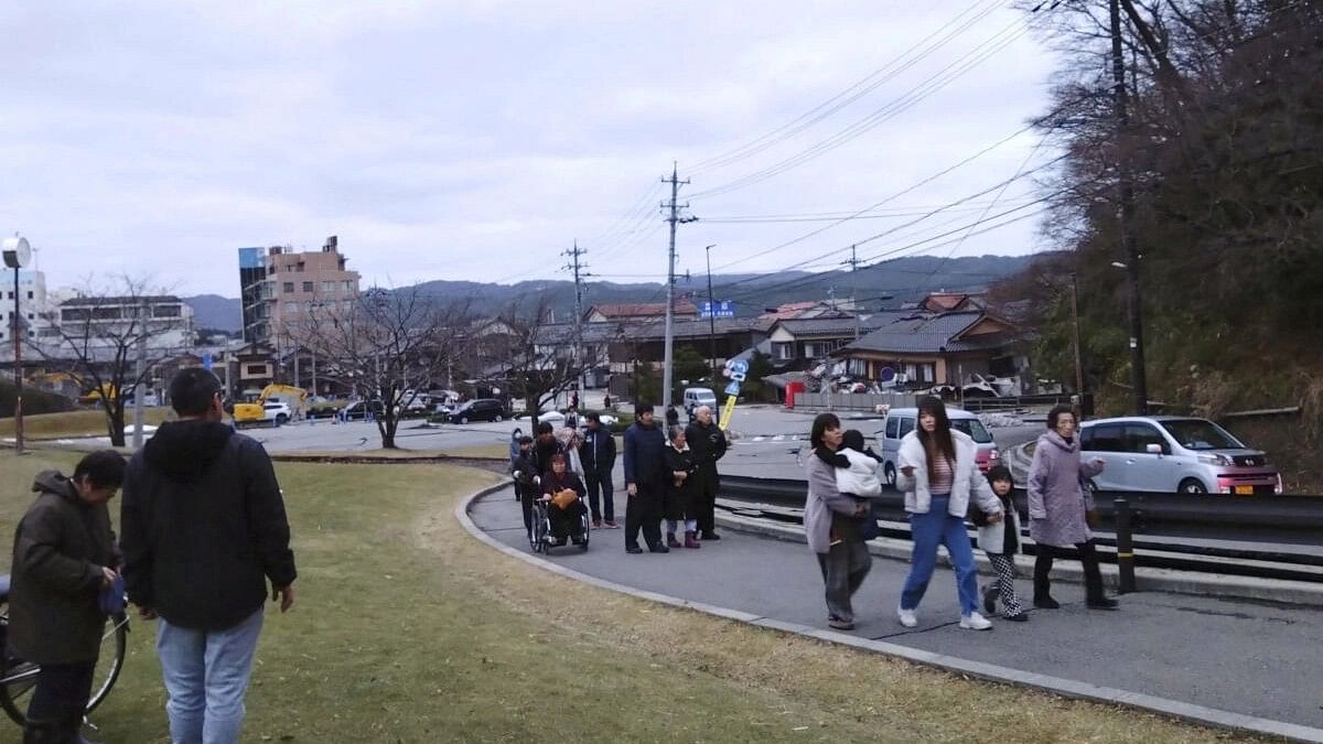 <div class="paragraphs"><p>People evacuate toward higher ground after a tsunami warning caused by an earthquake in Wajima.</p></div>