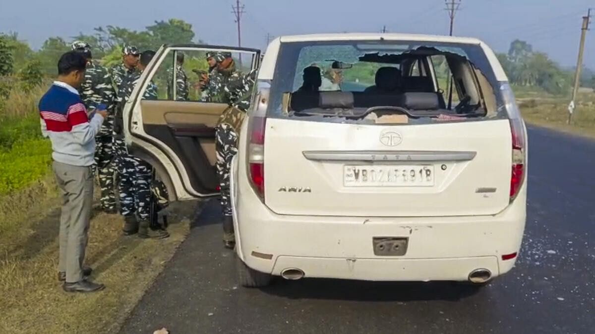 <div class="paragraphs"><p>Security personnel with others stand near a vehicle which was allegedly damaged by the supporters of TMC leader Sheikh Sajahan during a raid the ED officials at his residence, in North 24 Parganas district, Friday, Jan. 5, 2024</p></div>