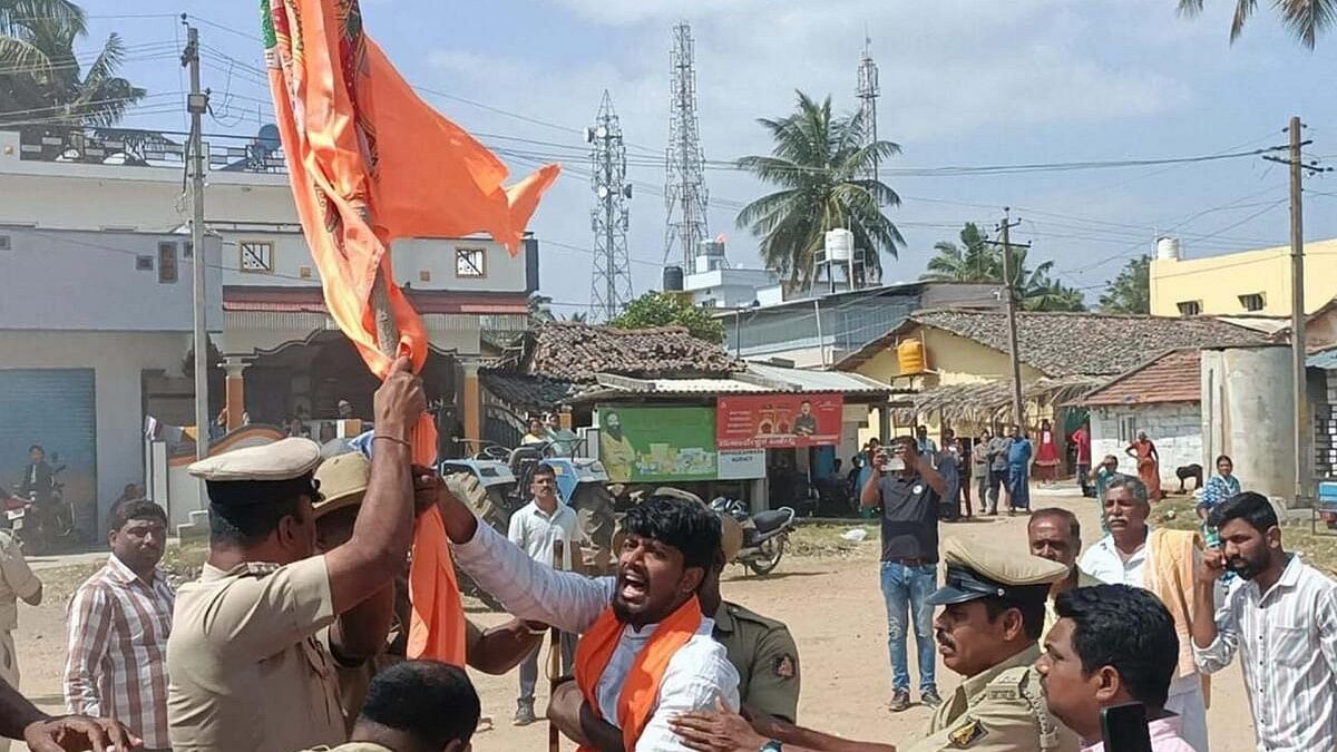 <div class="paragraphs"><p>A protester trying to free the Hanuma Dhwaja from the police in Mandya.</p></div>