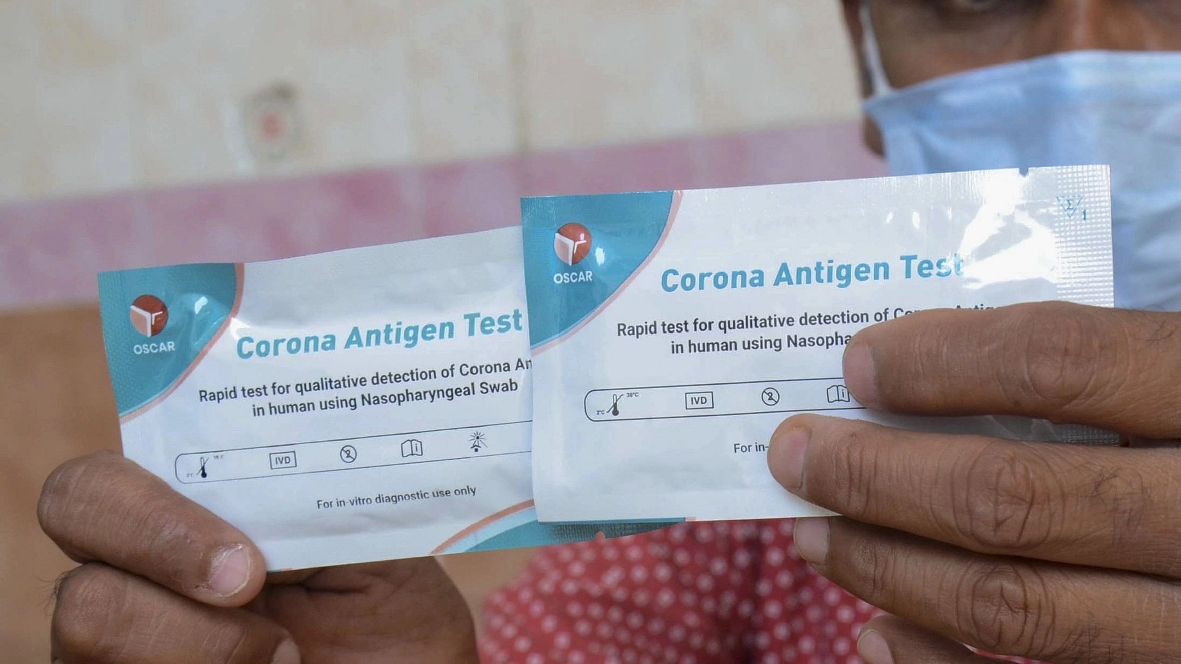 <div class="paragraphs"><p>A health worker shows the Rapid Antigen test kit as Covid-19 sub-variant JN.1 makes its presence felt in 18 states and Union territories of India. Representative image.</p></div>