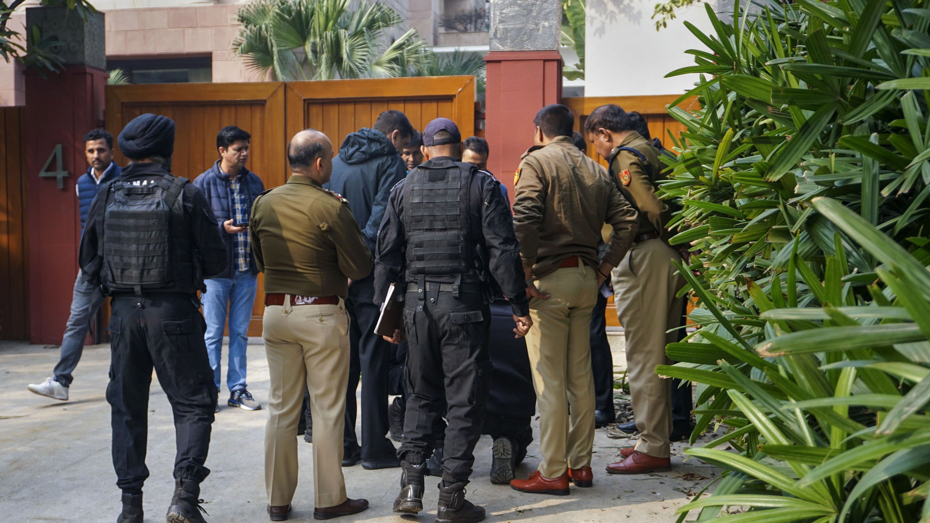 <div class="paragraphs"><p>NSG Commandos with police personnel and others during an investigation near the Israel Embassy in New Delhi recently.</p></div>