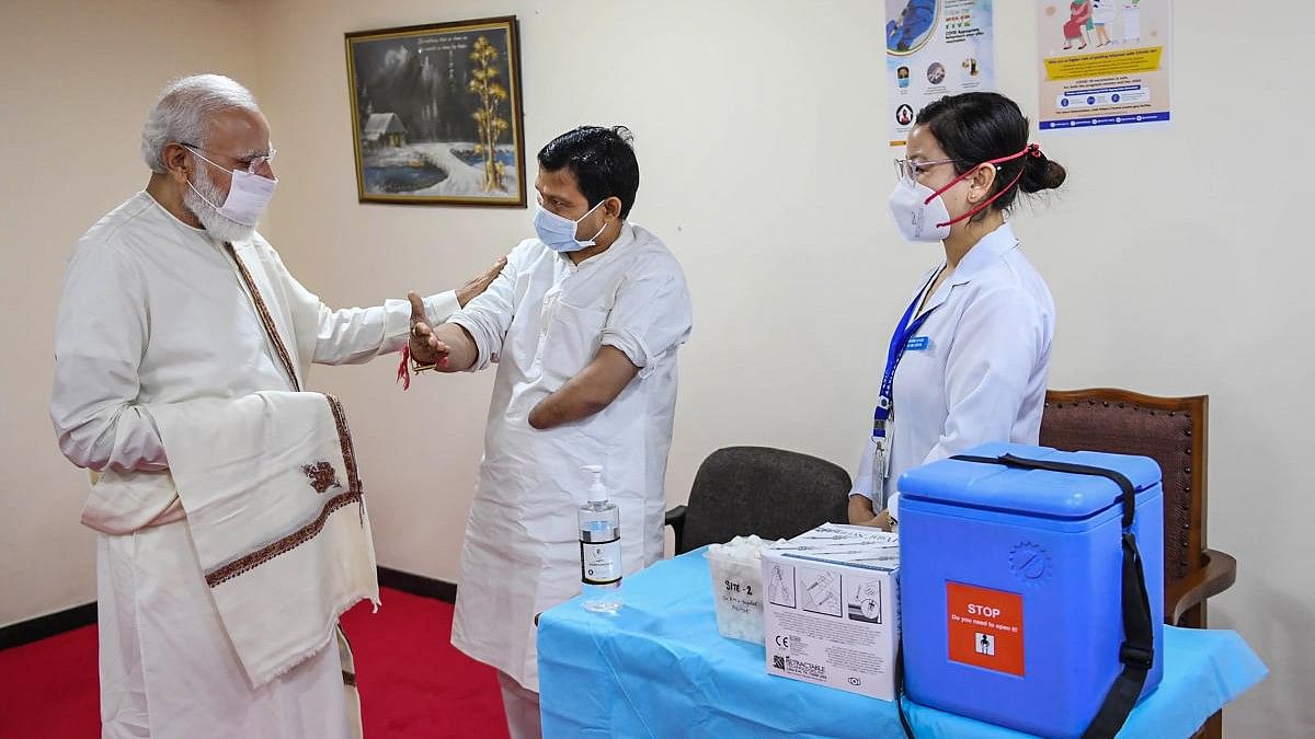 <div class="paragraphs"><p>Prime Minister Narendra Modi seen visiting Ram Manohar Lohia Hospital after India crossed the 1-billion Covid-19-vaccine dose milestone.</p></div>