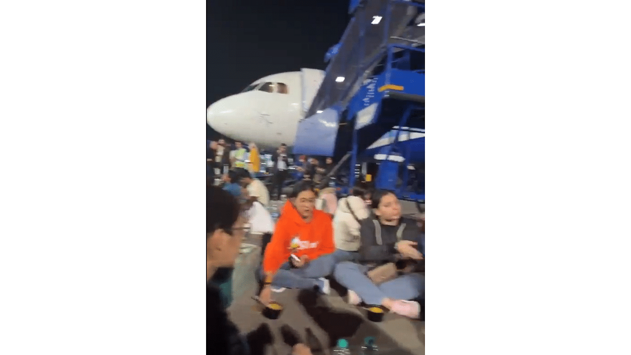 <div class="paragraphs"><p>Screengrab of video showing passengers on the tarmac after the IndiGo flight was delayed for 12 hours.&nbsp;</p></div>