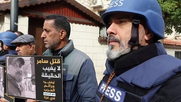 <div class="paragraphs"><p>Jordanian journalists stand together as they denounce the killing of Al Jazeera cameraman Samer Abu Daqqa in Khan Younis, Gaza Strip, on December 15.</p></div>