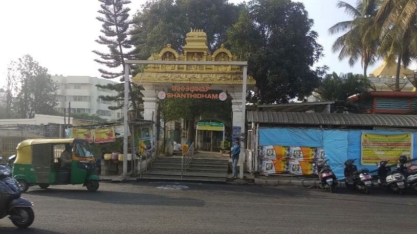 <div class="paragraphs"><p>The stretch that was re-asphalted in front of Sai Baba temple in Arekere, Bannerghatta Road. </p></div>