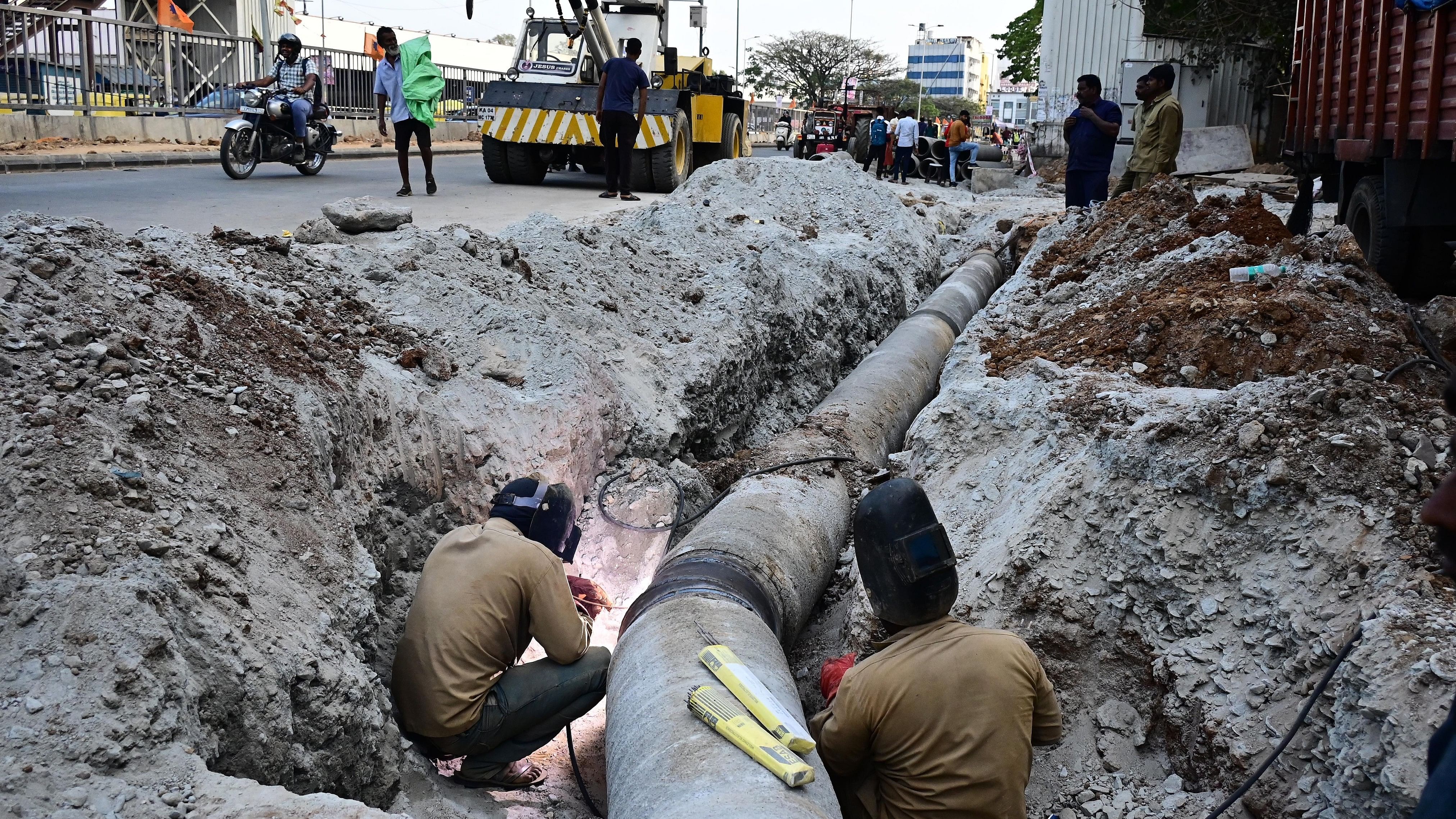 <div class="paragraphs"><p>A pipe being laid to supply Cauvery water in Bengaluru. </p></div>