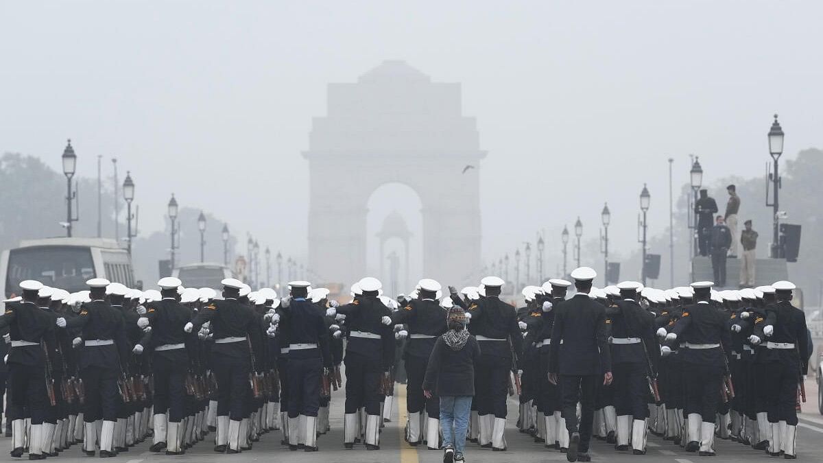 <div class="paragraphs"><p>Rehearsals for the upcoming Republic Day parade amid fog in Delhi</p></div>