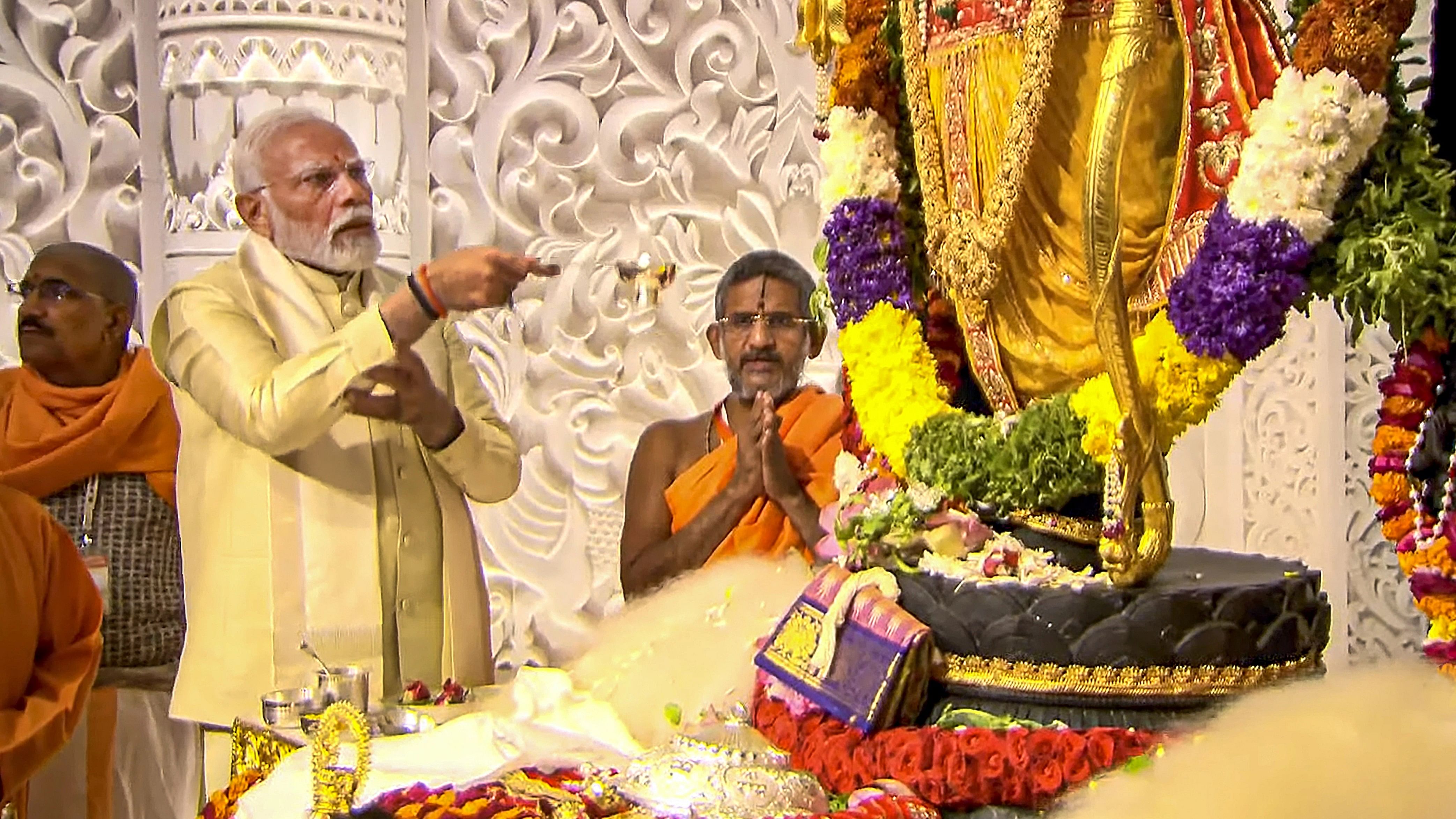 <div class="paragraphs"><p>Prime Minister Narendra Modi offers prayers before the idol of Ram Lalla during the 'Pran Pratishtha' rituals at the Ram Mandir.</p></div>