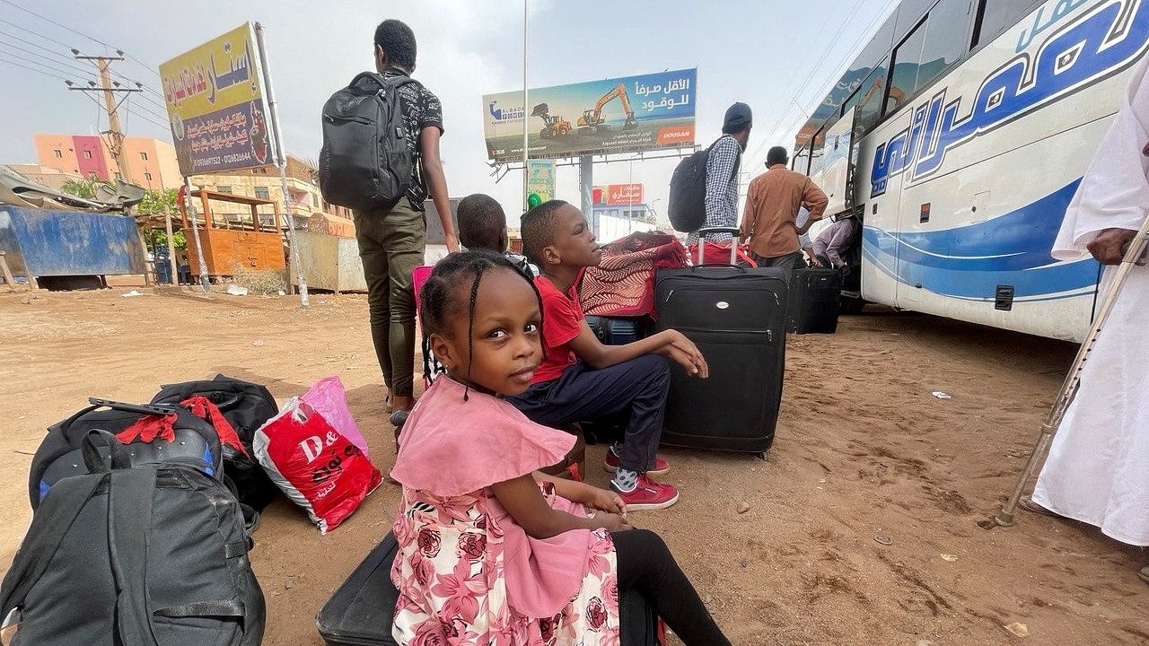 <div class="paragraphs"><p>People gather as they flee clashes between the paramilitary Rapid Support Forces and the army in Khartoum, Sudan April 24, 2023.<br></p></div>