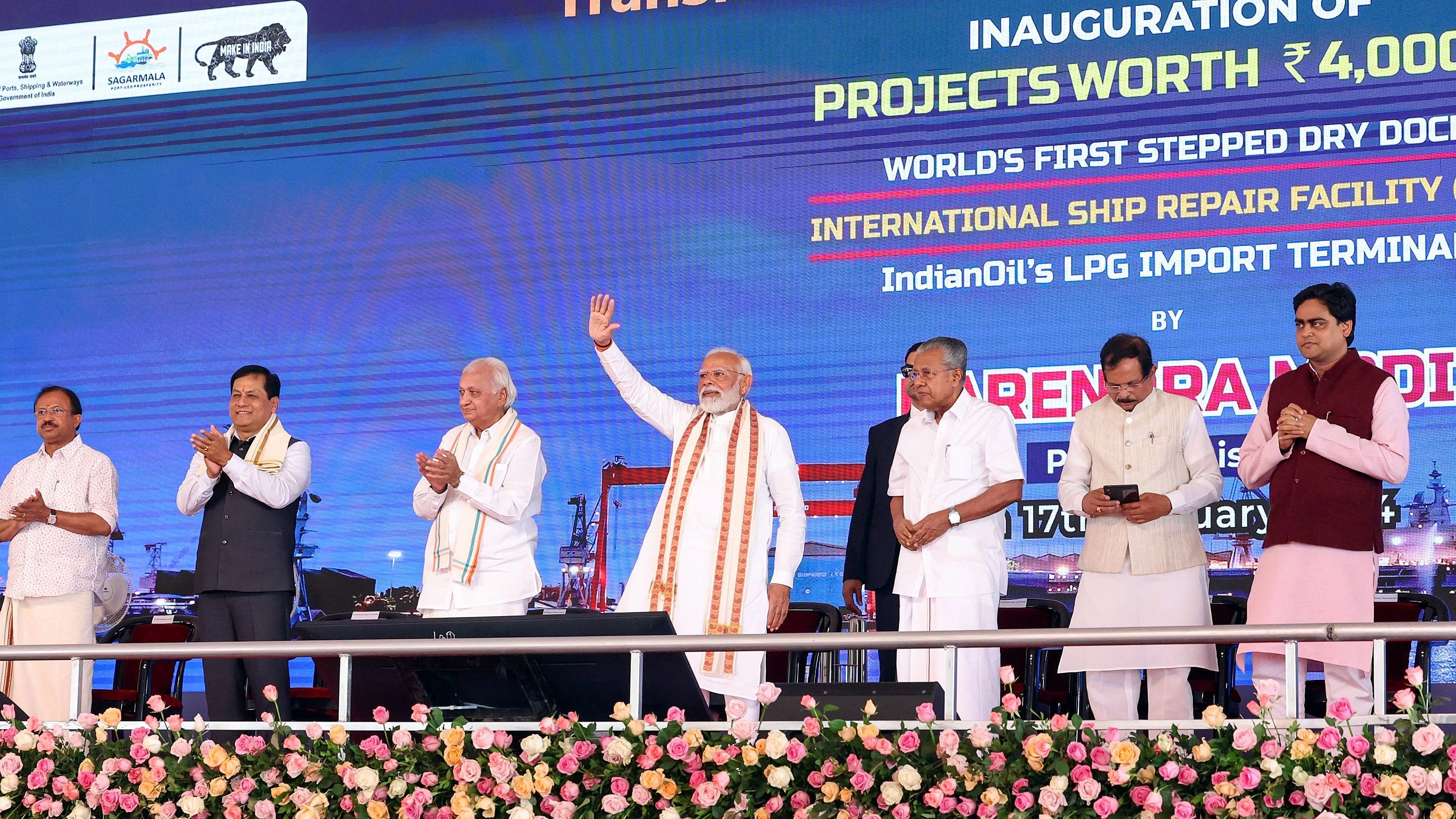 <div class="paragraphs"><p> Prime Minister Narendra Modi with Kerala Governor Arif Mohammed Khan, Union Ministers Sarbananda Sonowal and V. Muraleedharan, and Kerala Chief Minister Pinarayi Vijayan during the inauguration of various developmental projects, in Kochi.</p></div>