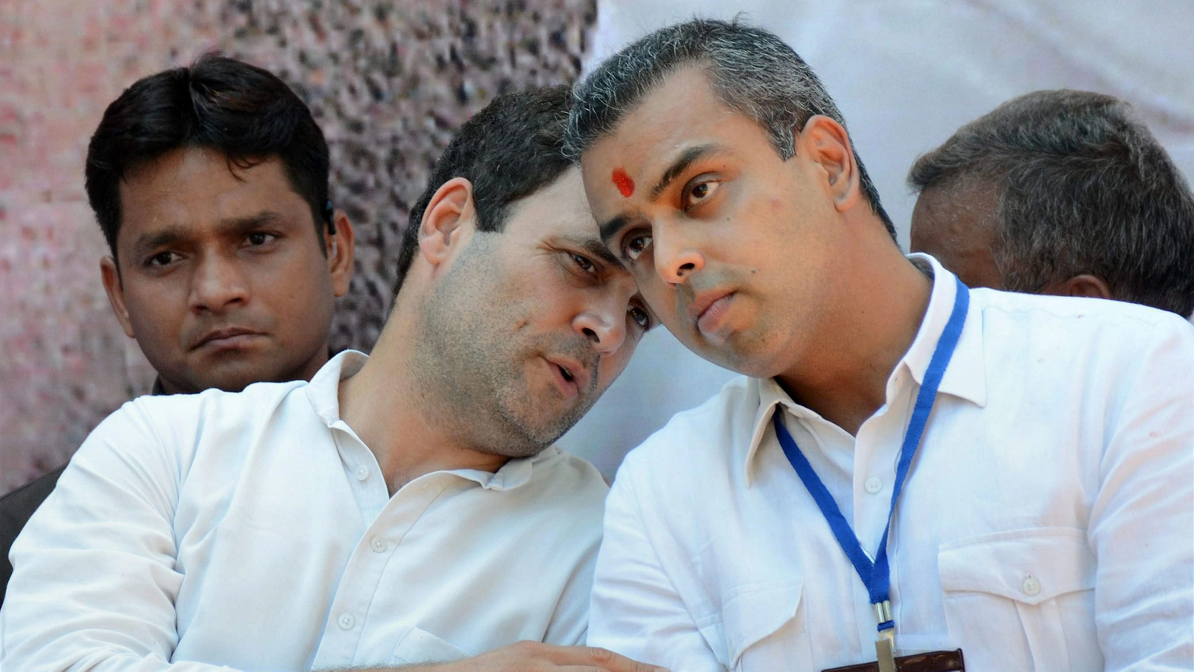 <div class="paragraphs"><p> In this Tuesday, April 12, 2016 file photo, then Congress Vice President Rahul Gandhi with Milind Deora in Mumbai.</p></div>