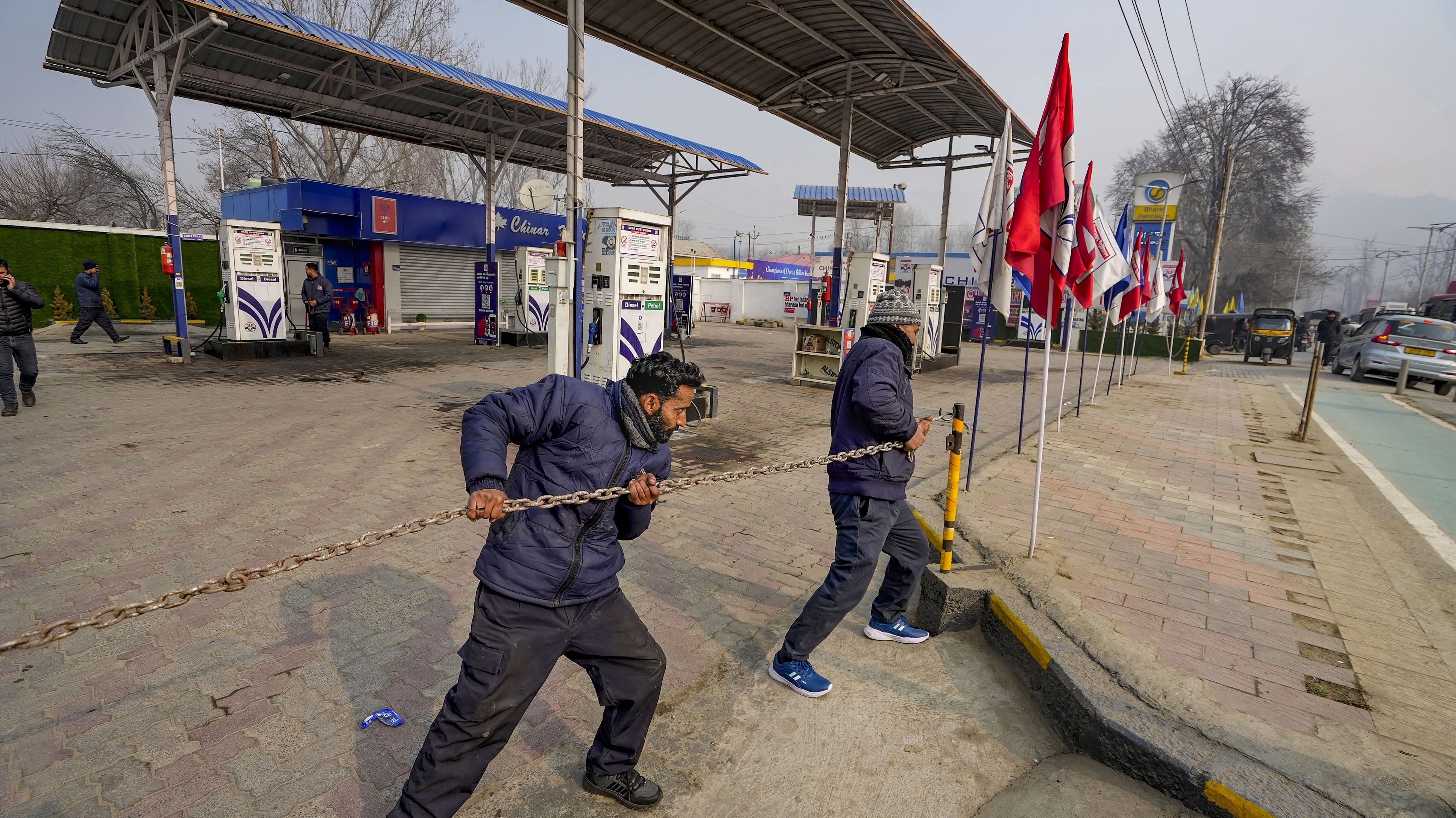 <div class="paragraphs"><p>Staffers close a filling station in Srinagar amid a protest over new provisions regarding cases under Bharatiya Nyaya Sanhita.</p></div>