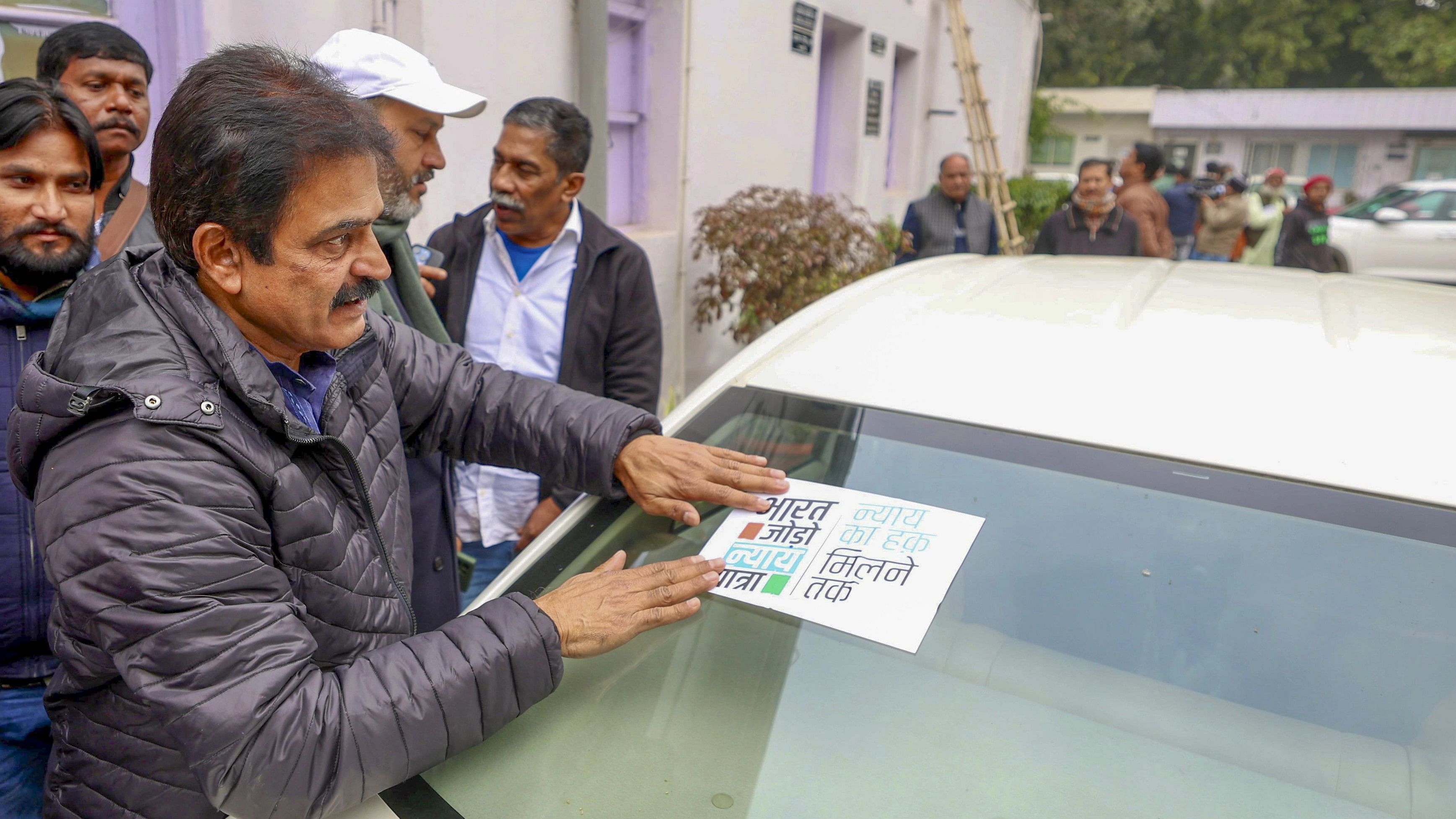 <div class="paragraphs"><p> KC Venugopal sticks a sticker to promote the Bharat Jodo Nyay Yatra in New Delhi.</p></div>