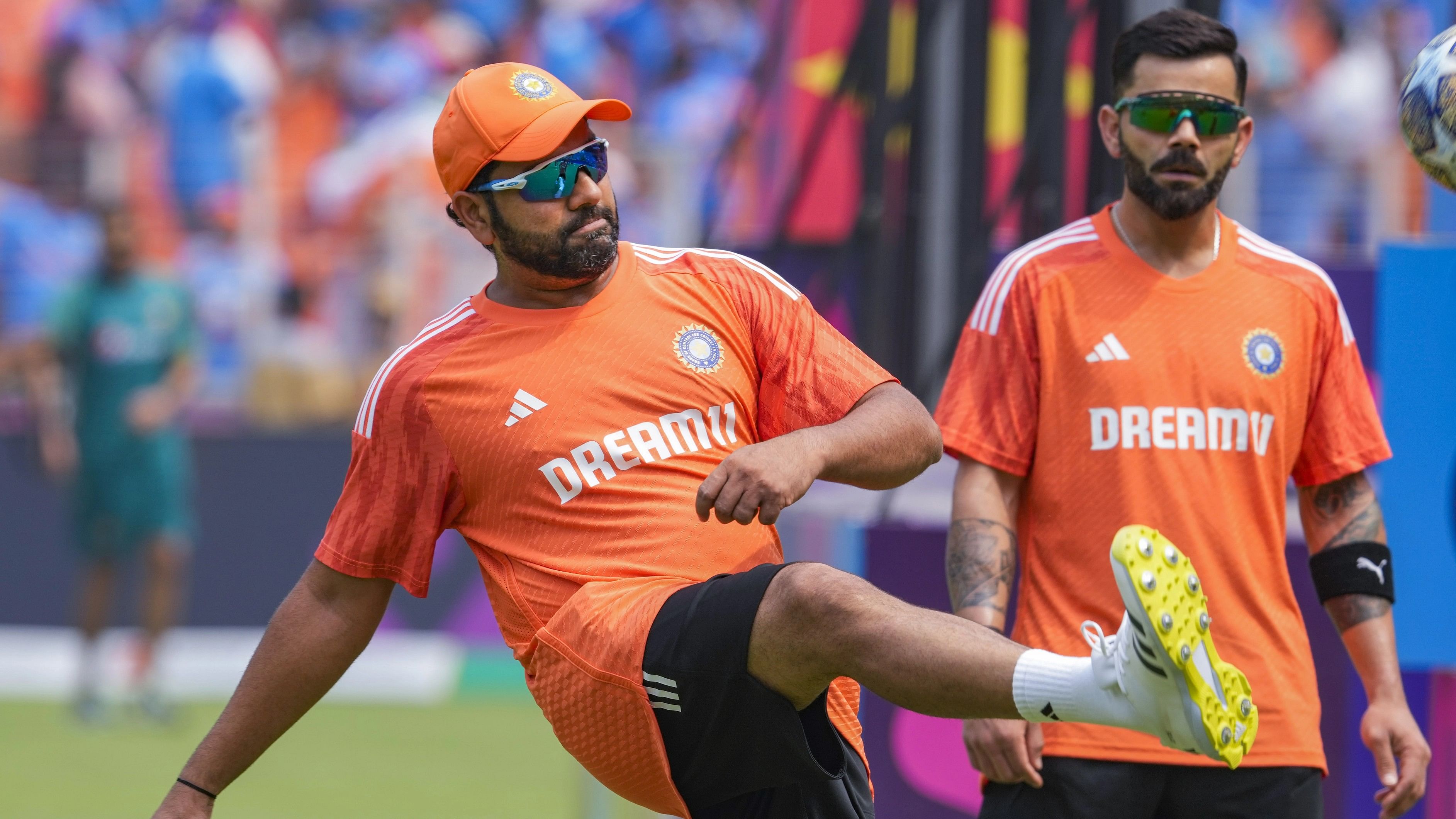 <div class="paragraphs"><p> India's captain Rohit Sharma and teammate Virat Kohli.</p></div>