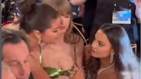 <div class="paragraphs"><p>Selena Gomez with Taylor Swift at the Golden Globes.</p></div>