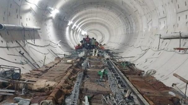 <div class="paragraphs"><p>Track-laying is underway inside the metro tunnel on the Pink Line. </p></div>