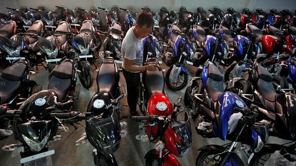 <div class="paragraphs"><p>A Bajaj showroom in Kolkata.&nbsp;The company's board has approved the proposal for buy back of up to 4,000,000 shares of face value of Rs 10 each at a price of Rs 10,000 per share.</p></div>