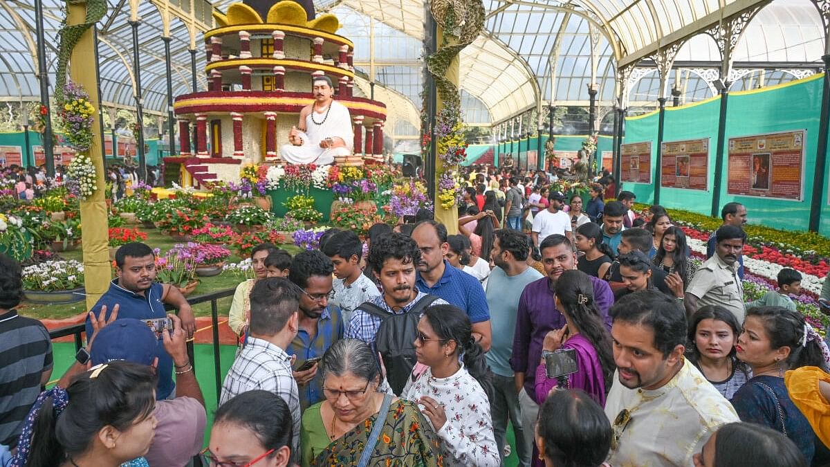 <div class="paragraphs"><p>People looking floral decoration model of Basaveshwara's Anubhava Mantapa with the Basaveshwara 12th century saint's idol at the Republic Day flower show organised by Horticulture department at Glass House, Lalbagh Botanical Garden in Bengaluru.</p></div>