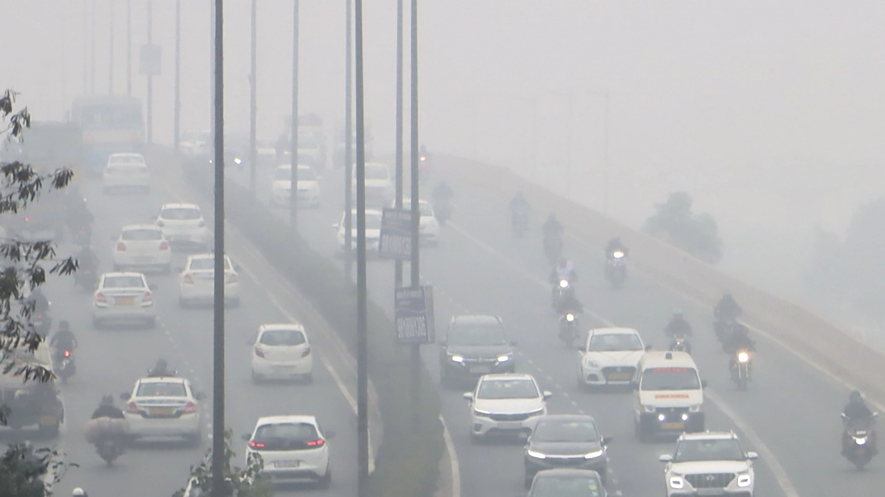 <div class="paragraphs"><p>Vehicles move on a road amid low visibility due to dense fog, in New Delhi, Wednesday, Jan. 3, 2024. </p></div>