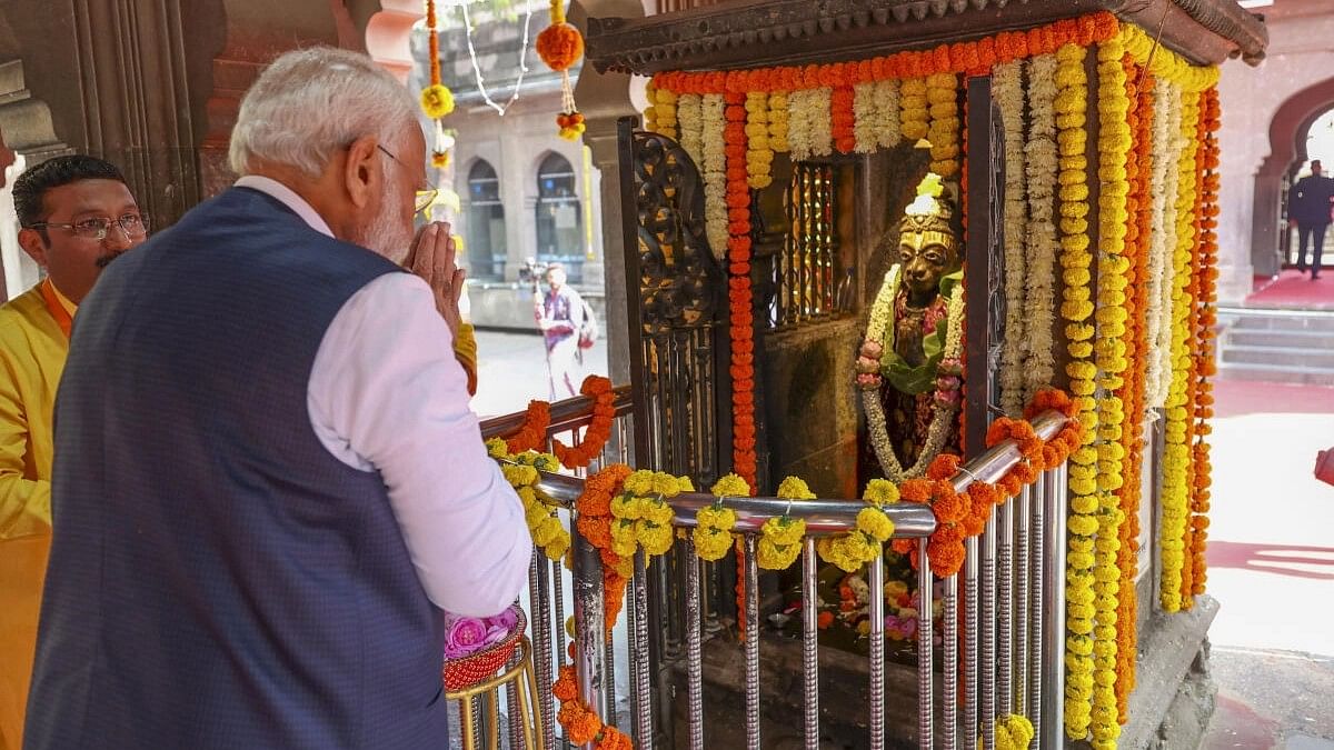 <div class="paragraphs"><p>Prime Minister Narendra Modi offers prayers at the Shree Kalaram temple in Nashik.</p></div>