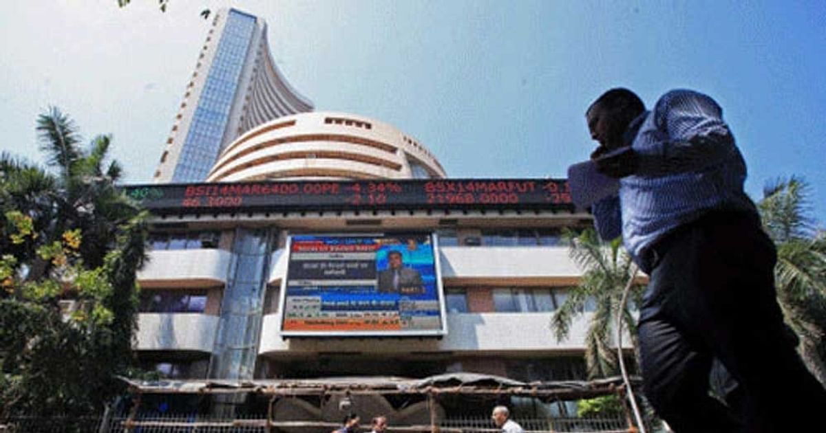 Sensex Plunges 1371 Points In Early Trade Nifty Falls Below 22000 Level Dragged By Bank Stocks 