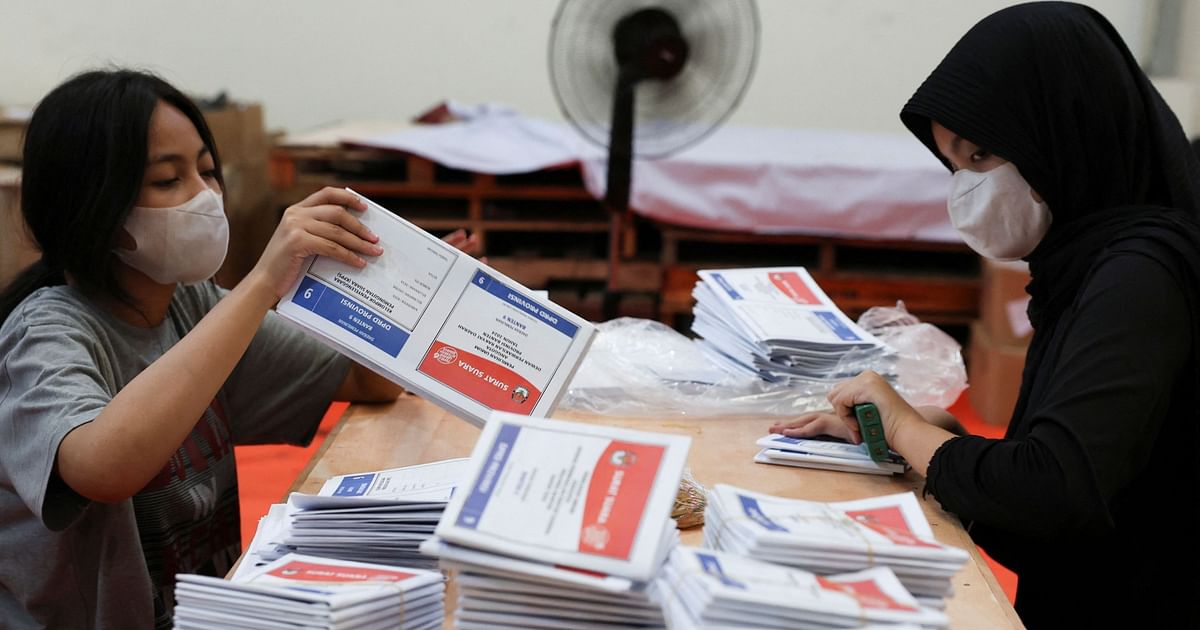 Pengawas pemilu di Indonesia mengatakan putra presiden melanggar peraturan selama kampanye pemilu