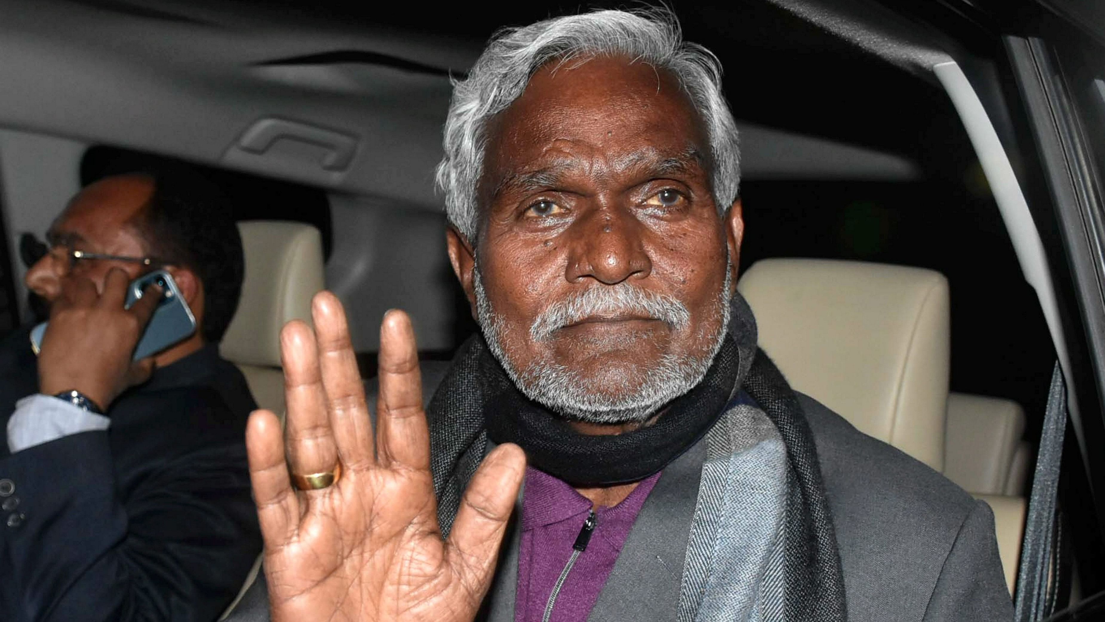<div class="paragraphs"><p>Jharkhand Cabinet Minister Champai Soren waves as he leaves for Raj Bhavan from Chief Minister Hemant Soren's residence, in Ranchi, on Wednesday. </p></div>