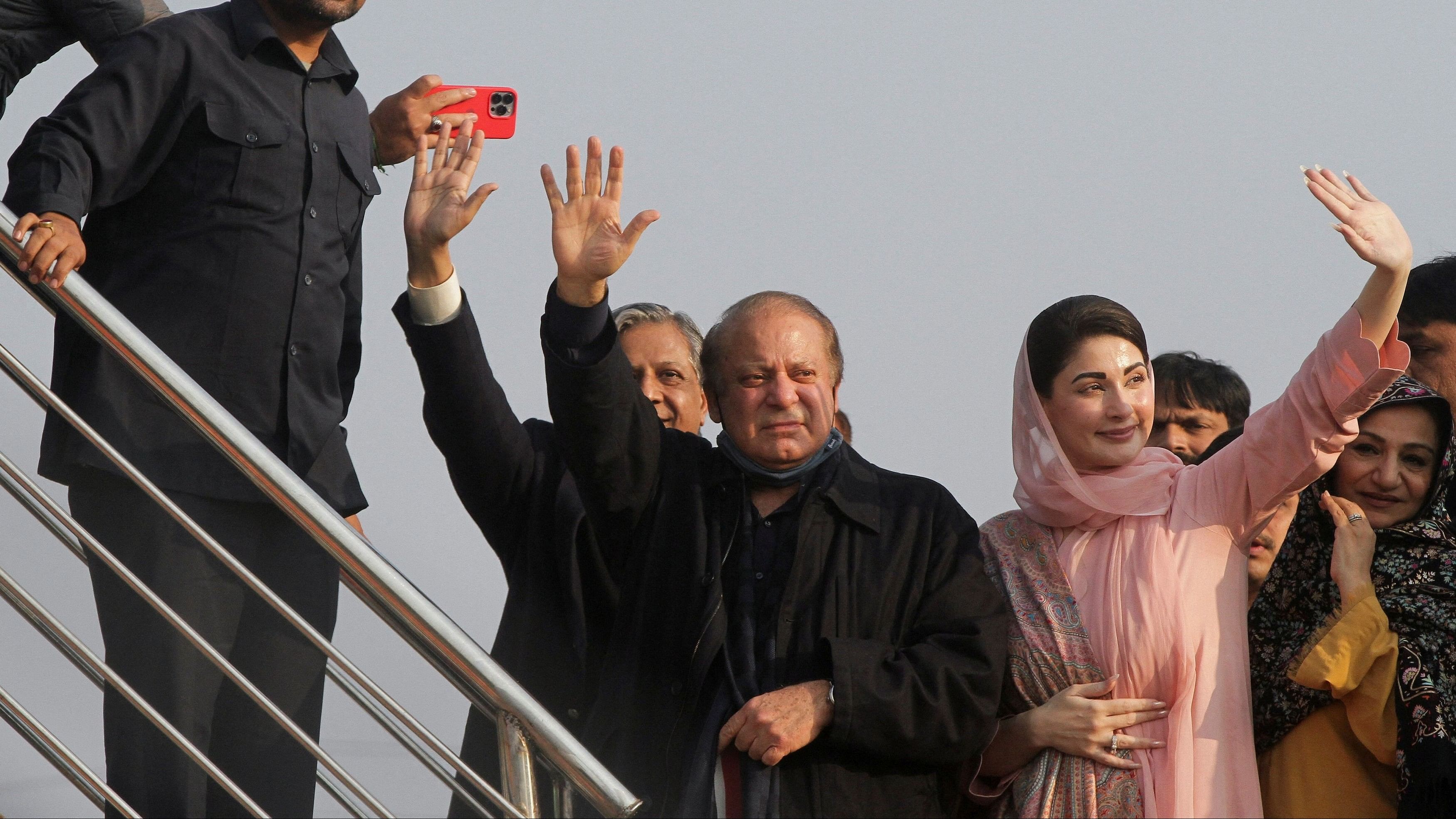 Former Prime Minister of Pakistan Nawaz Sharif and his daughter Maryam Nawaz Sharif greet their Pakistan Muslim League  political party supporters during an election campaign in Hafizabad, Pakistan, January 18, 2024. REUTERS/Mohsin Raza