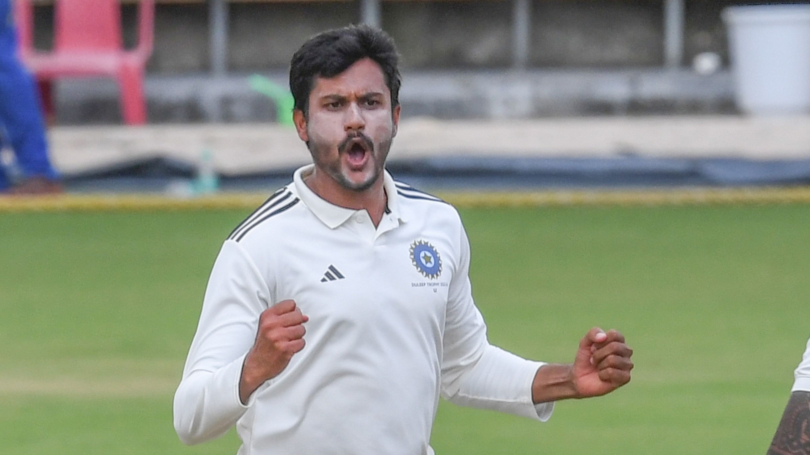 <div class="paragraphs"><p>Koushik V was once again the pick of bowlers for Karnataka, claiming 4/49 against Gujarat on the opening day of their Ranji Trophy match in Ahmedabad on Friday. </p></div>