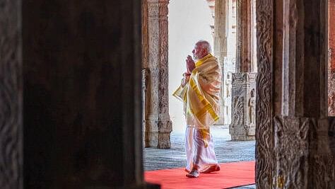 <div class="paragraphs"><p> Prime Minister Narendra Modi during his visit to the Sri Ranganathaswamy Temple, in Tiruchirappalli district.</p></div>
