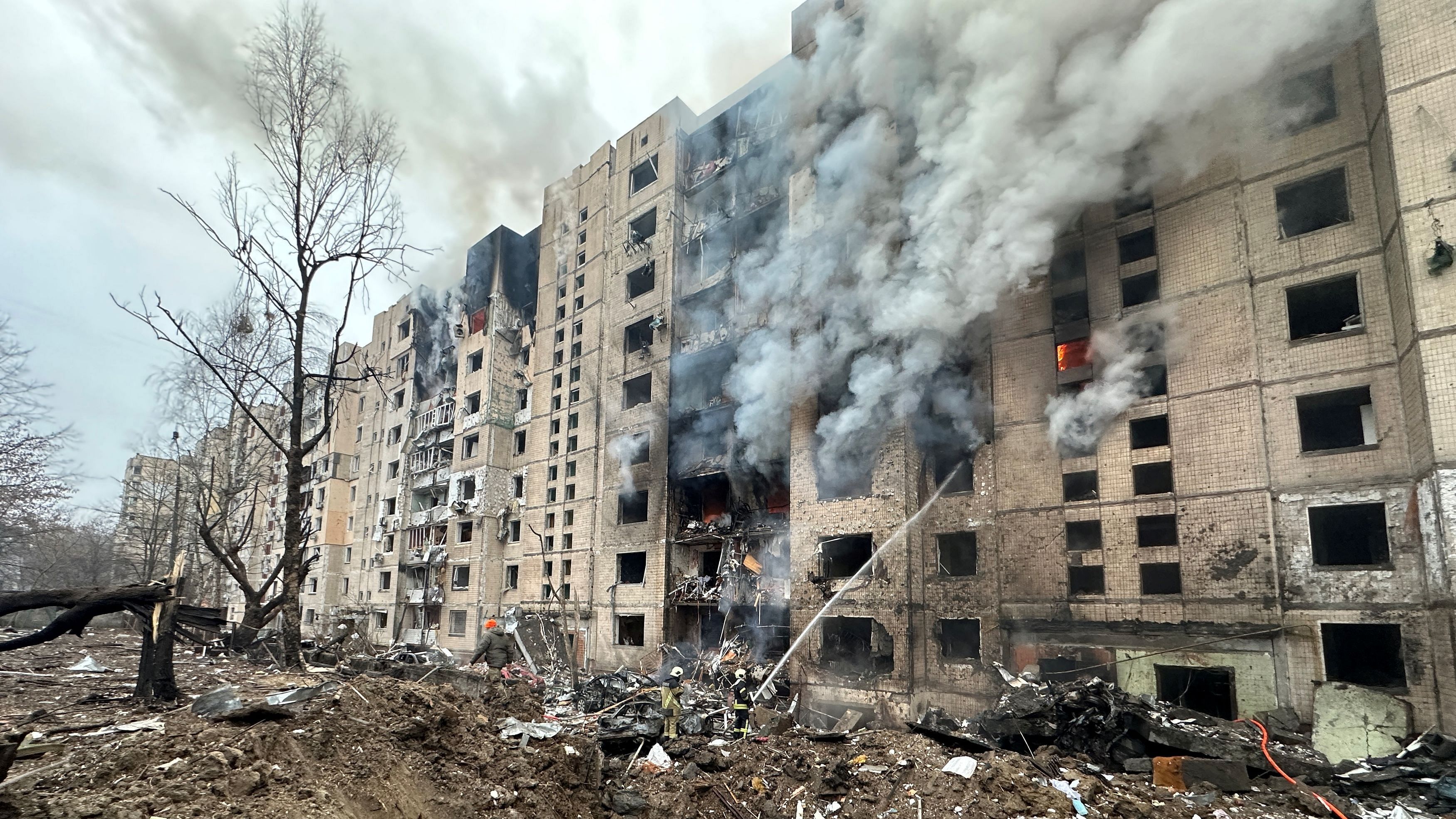 <div class="paragraphs"><p>Representative image showing the aftermath of a Russian airstrike on an apartment complex in Ukraine.</p></div>