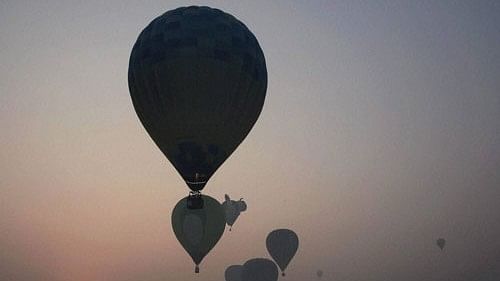 <div class="paragraphs"><p>Representative image of a hot air balloon.</p></div>